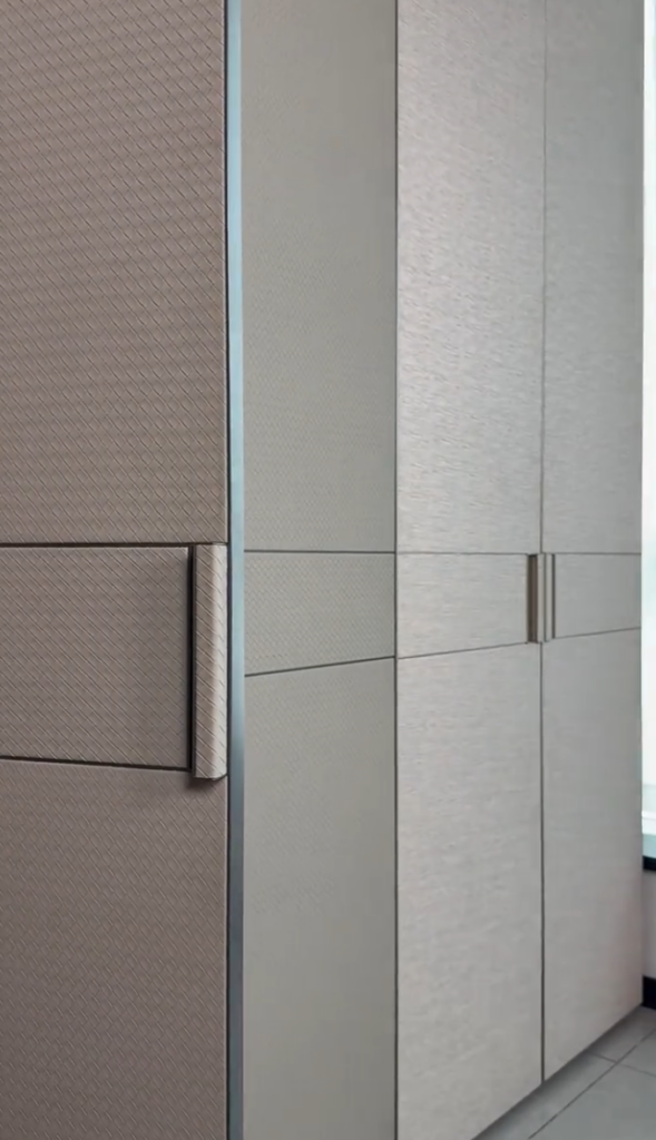 Aluminum honeycomb structure for lightweight leather door panel