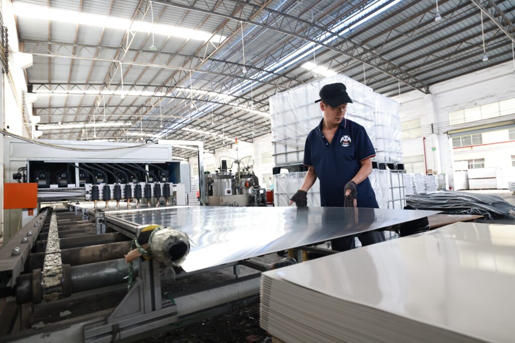 Aluminum Honeycomb Panel: Lightweight, Strong and Durable Solution for Modern Applications - aluminum honeycomb panel production line