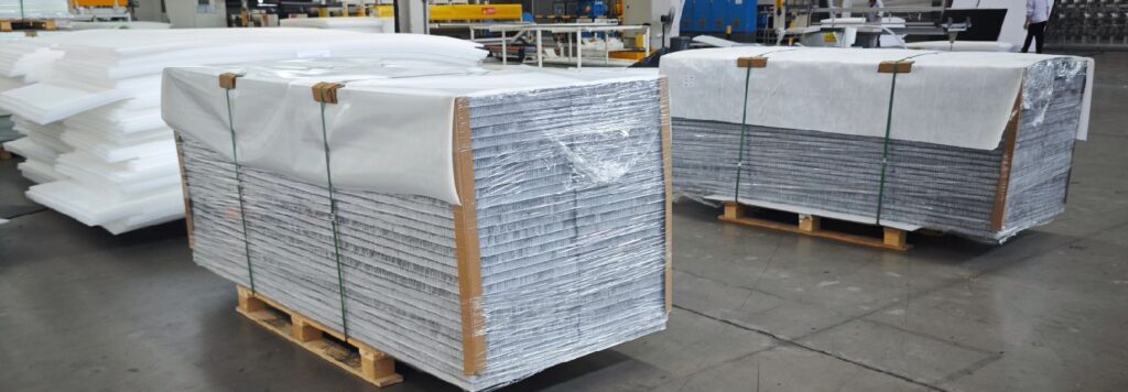 Lightweight aluminum honeycomb panels for commercial trucks