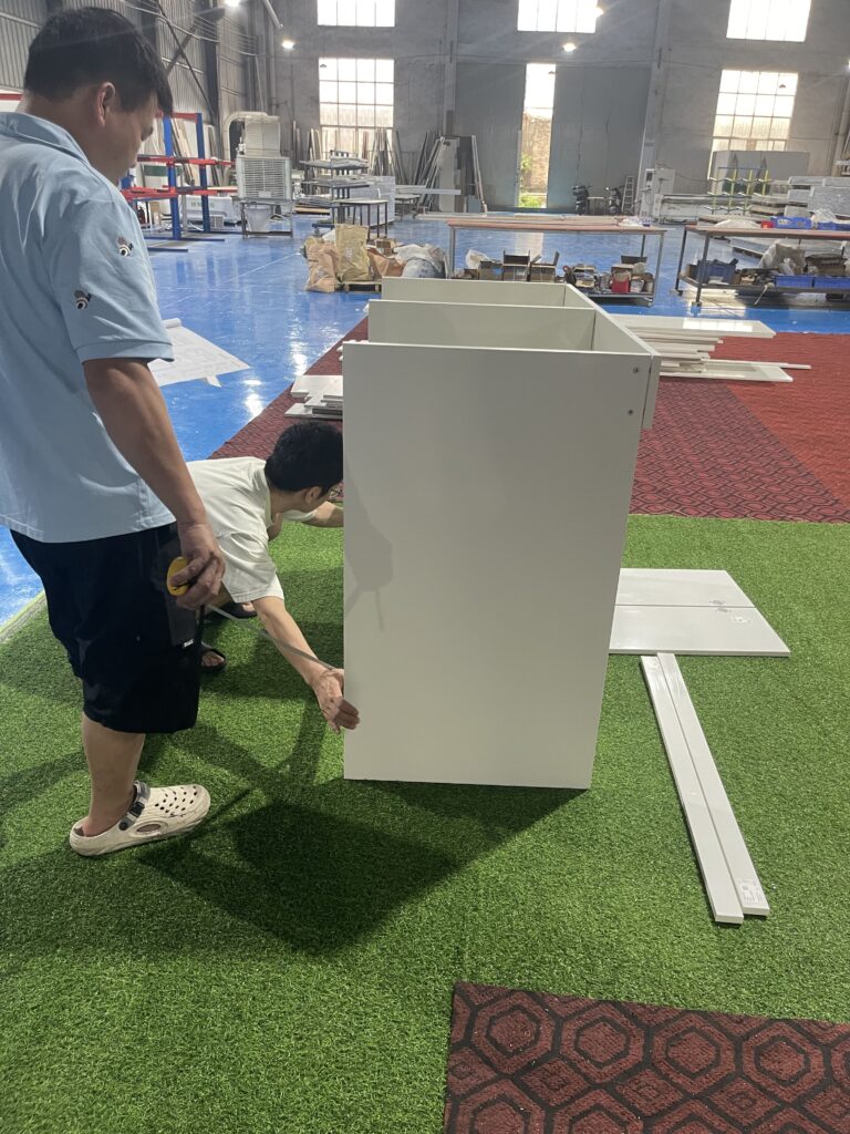 Aluminum honeycomb panel cabinet assembly in Meiren Aluminum factory